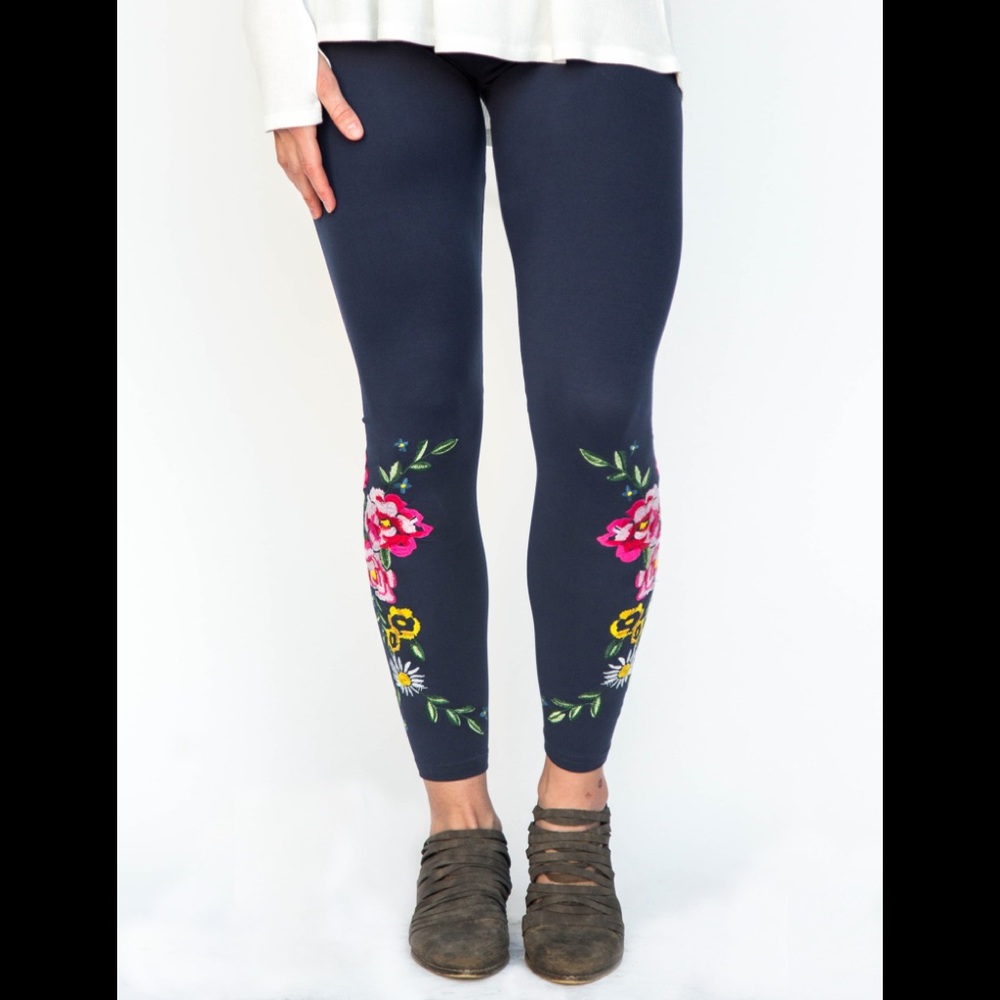 New with tags Embroidered Leggings, Vintage Navy